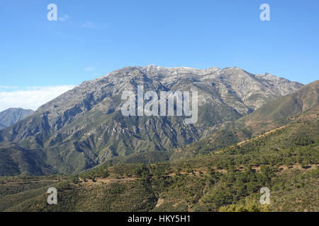 La Torrecilla Peak, Berge im Naturpark Sierra de las Nieves, Andalusien, Spanien Stockfoto