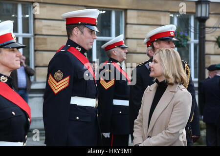 Justine Greening, MP für Putney inspiziert die königliche marine jüngstere Söhne (SCC). Königliche marinen Schutzgebieten aus der City of London sind die Honorary Freeman ausgezeichnet. Stockfoto