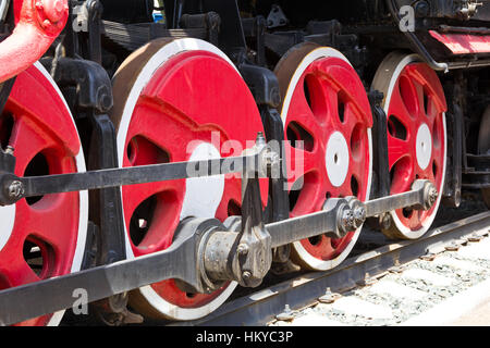 Antiken Stil alten Zug auf rostigen Bahn Stockfoto