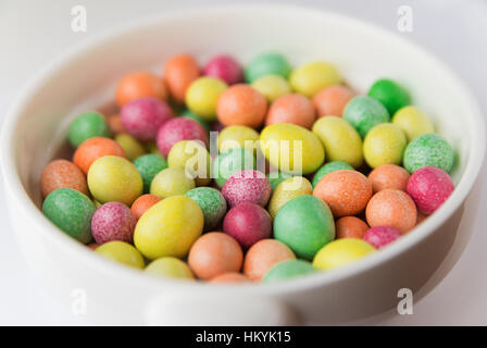 Viele Gummibärchen in eine süße Glasur Stockfoto