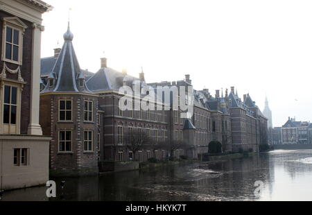 Binnenhof mit Het Torentje (kleiner Turm), Mark Büros des niederländischen Ministerpräsidenten Rutte, den Haag (Den Haag), Niederlande. Stockfoto