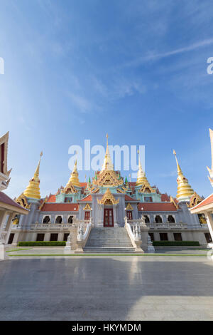 Phra Mahathat Chedi Phakdi Prakat, in der Nähe von Bang Saphan oder Bangsaphan, Thailand Stockfoto