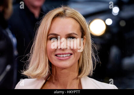 Die Richter kümmert sich die roten Teppich Ankünfte für Britain es Got Talent auf 29.01.2017 at The London Palladium. Personen im Bild: Amanda Holden. Stockfoto