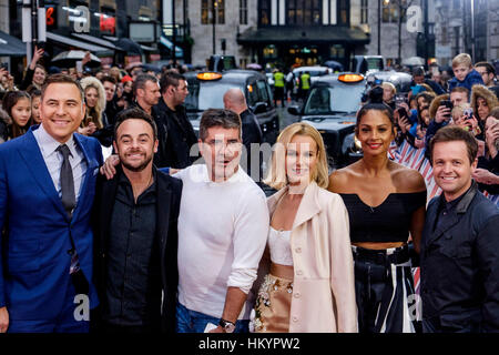 Die Richter kümmert sich die roten Teppich Ankünfte für Britain es Got Talent auf 29.01.2017 at The London Palladium. Personen im Bild: Simon Cowell, Alesha Dixon, David Walliams, Amanda Holden. Stockfoto