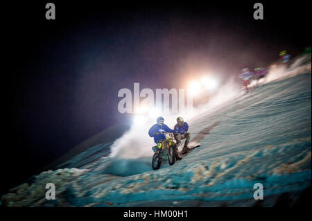 Nacht Motorrad Skijöring Event bei Reichling, Bayern, Germany Stockfoto