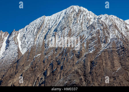 Spektakuläre Aussicht auf das Pamir-Gebirge vom Karakorum Highway, Xinjiang Autonome Region, China. Stockfoto
