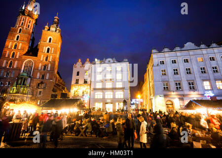 St. Marien Essensstände Basilika Weihnachten main Market Square Krakau Polen Krakau Stockfoto