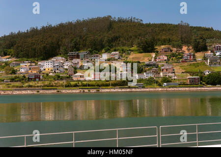 Mündung und Dorf, Viveiro, Lugo Provinz, Region Galicien, Spanien, Europa Stockfoto