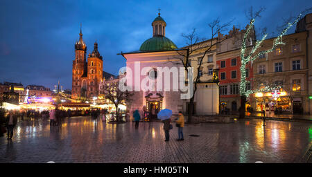 Kirche St. Adalbert und Marienkirche, weihnachtsmarkt, Hauptmarkt, Krakau, Krakau, Polen Stockfoto