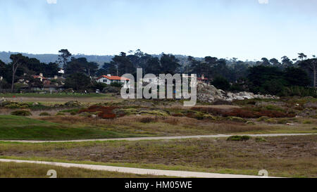 CARMEL, Kalifornien, Vereinigte Staaten - 6. Oktober 2014: schöne Häuser in Pebble Beach Golf Course, der berühmte 17 Meilen Antriebsbereich gehört Stockfoto