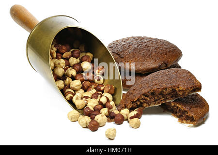 Haselnuss-Lebkuchen gemacht in Nürnberg isoliert auf weißem Hintergrund Stockfoto