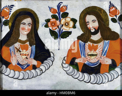 Das Hinterglasbild Herz Mariens Herz Jesu ist ein gemaltes Glasbild aus dem 19. Jahrhundert, das das Heilige Herz Mariens und Jesu darstellt. Das Kunstwerk spiegelt die religiöse Hingabe und Volkskunst der damaligen Zeit wider. Stockfoto