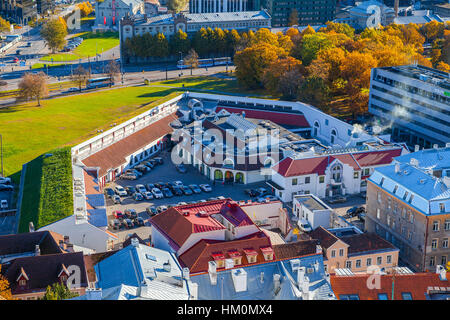 TALLINN, ESTLAND - 24 OKT 2015. Ehemalige Burg Bastion, Wohnfläche jetzt. Luftaufnahme, Herbstsaison. Tallinn, Estland Stockfoto