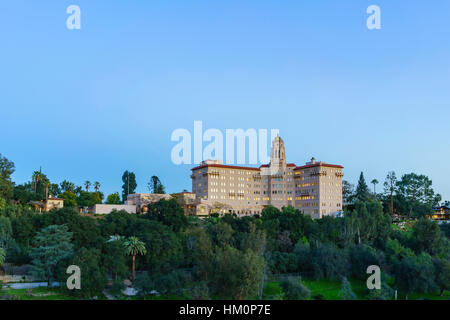 Twilight-Blick auf das Richard H. Chambers Gerichtsgebäude in Pasadena, Kalifornien, USA Stockfoto