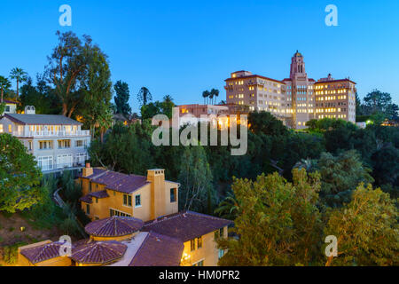 Twilight-Blick auf das Richard H. Chambers Gerichtsgebäude in Pasadena, Kalifornien, USA Stockfoto