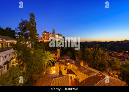 Twilight-Blick auf das Richard H. Chambers Gerichtsgebäude in Pasadena, Kalifornien, USA Stockfoto