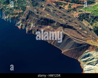 Verlassene alte Extraktion Sao Domingos Kupfermine, Portugal, Luftbild Stockfoto