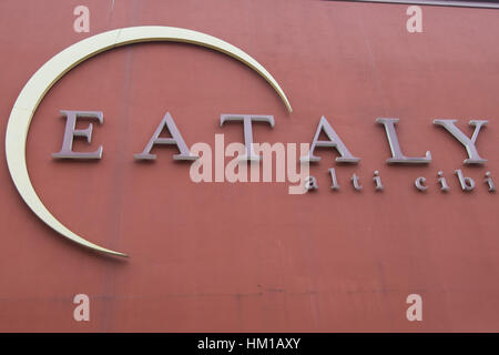 Turin, Piemont, Italien. 27. Januar 2017. Eataly ist 10 Jahre, Geburtstagsfeier der renommierten italienischen Marke der italienischen und internationalen Küche im Eataly Hauptquartier. Bildnachweis: Stefano Guidi/ZUMA Draht/Alamy Live-Nachrichten Stockfoto