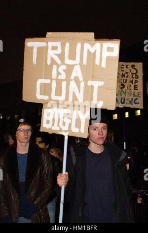 Bristol, UK. 30. Januar 2017. Mitglieder der Öffentlichkeit versammeln sich vor dem Rathaus gegen US-Präsident Trump Einwanderungspolitik zu demonstrieren. Bildnachweis: Bliss Lane/Alamy Live-Nachrichten Stockfoto