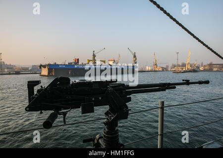 Gdynia, Polen. 31. Januar 2017. Polnische Marine Werft (Stocznia Marynarki Wojennej) ist am 31. Januar 2017 in Gdynia, Polen gesehen.  Der Konkursrichter Polens der staatlichen Naval Shipyard Gdynia (SMW) hat angekündigt, den Verkauf der Werft mit einem Startpreis von PLN225 million (USD53.5 Mio.). Der Verkauf umfasst Gebäude, Einrichtungen, ein Dock, Maschinen und Geräte über ein 50 ha Fläche. Bildnachweis: Michal Fludra/Alamy Live-Nachrichten Stockfoto