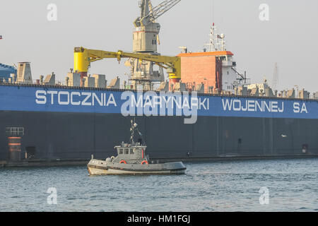 Gdynia, Polen. 31. Januar 2017. Polnische Marine Werft (Stocznia Marynarki Wojennej) ist am 31. Januar 2017 in Gdynia, Polen gesehen.  Der Konkursrichter Polens der staatlichen Naval Shipyard Gdynia (SMW) hat angekündigt, den Verkauf der Werft mit einem Startpreis von PLN225 million (USD53.5 Mio.). Der Verkauf umfasst Gebäude, Einrichtungen, ein Dock, Maschinen und Geräte über ein 50 ha Fläche. Bildnachweis: Michal Fludra/Alamy Live-Nachrichten Stockfoto