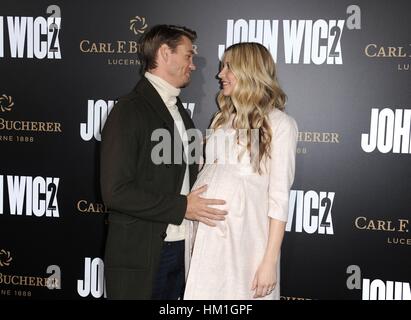 Chad Michael Murray, Sarah Roemer im Ankunftsbereich für JOHN WICK: CHAPTER TWO Premiere, Arclight Hollywood, Los Angeles, CA 30. Januar 2017. Foto von: Dee Cercone/Everett Collection Stockfoto