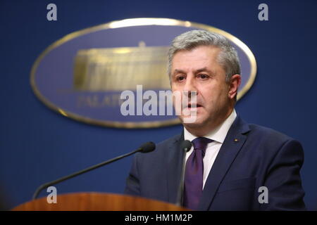 Bukarest, Rumänien. 31 Jan, 2017. rumänischen Minister für Justiz, Florin iordache, spricht bei einer Pressekonferenz. Credit: Gabriel petrescu/alamy leben Nachrichten Stockfoto