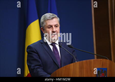 Bukarest, Rumänien. 31. Januar 2017. Rumänische Justizministerin, Florin Iordache, spricht auf einer Pressekonferenz. Bildnachweis: Gabriel Petrescu/Alamy Live-Nachrichten Stockfoto