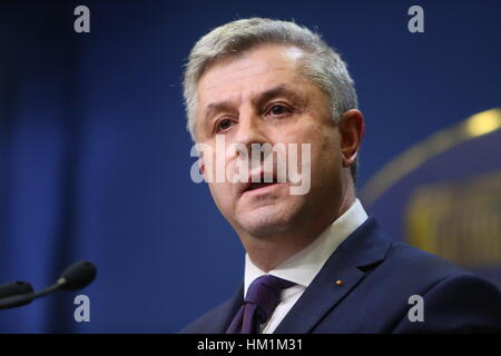 Bukarest, Rumänien. 31. Januar 2017. Rumänische Justizministerin, Florin Iordache, spricht auf einer Pressekonferenz. Bildnachweis: Gabriel Petrescu/Alamy Live-Nachrichten Stockfoto