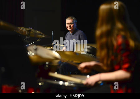 Berühmte Schlagzeuger Steve White. Stockfoto