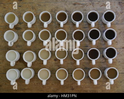 Die verschiedenen Schattierungen von Kaffee von oben. Stockfoto