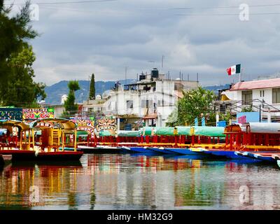 Xochimilco, Mexiko-Stadt, Mexiko, zwei Monate bevor ein Riss das Wasser aus den Kanälen abgelassen Stockfoto