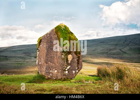 Neolithische Menhir von Maen Llia in der Nähe von Ystradfellte in den Brecon Beacons, South Wales Stockfoto
