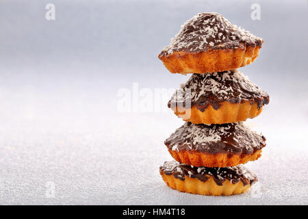 Pyramide aus Schokolade Kuchen und Platz für text Stockfoto