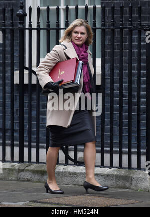 Ausbildung Sekretärin Justine Greening Ankunft einer Kabinettssitzung in 10 Downing Street, London. Stockfoto