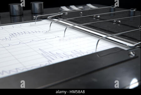 Ein 3D Rendering einer Polygraph Lügendetektor Maschine zeichnen von roten Linien auf Zeichenpapier mit Maßeinteilung Stockfoto