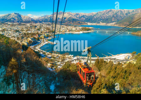 JAPAN - 2. Februar 2016: Kawaguchiko See von Kachi Seilbahn Stockfoto