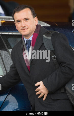 Konservative MP Liam Fox kommt bei einem gemeinsamen ministeriellen Komitee (JMC) treffen in Cardiff City Hall in Cardiff, Südwales, UK Stockfoto