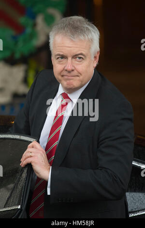 Michelle O'Neill, Führer der Sinn Féin, kommt bei einem gemeinsamen ministeriellen Komitee (JMC) treffen in Cardiff City Hall in Cardiff, Südwales, UK. Stockfoto