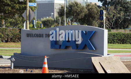 LOS ANGELES, Kalifornien, USA - 9. Oktober 2014: Willkommen in LAX anmelden Sepulveda Blvd. Flughafen LA ist die sechste am stärksten in der Welt und dritte in den USA Stockfoto