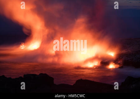 Lava, die Eingabe von Ozean, Kīlauea Vulkan, Hawaii Volcanoes National Park, Big Island, Hawaii, USA Stockfoto