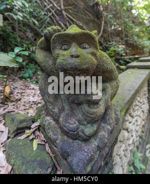Affenstatue, Sacred Monkey Forest Sanctuary, Ubud, Bali, Indonesien Stockfoto