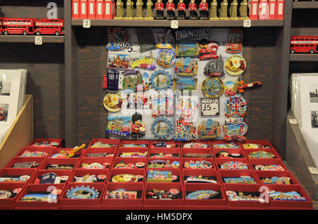 touristische Souvenirs im Covent Garden market london Stockfoto