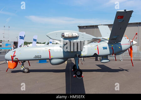 BERLIN, Deutschland - Mai 21: TAI Anka UAV entwickelt von Turkish Aerospace Industries auf dem Display an der internationalen Luftfahrt Ausstellung ILA am 21. Mai, Stockfoto