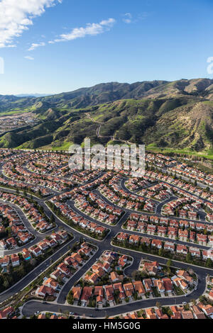 Luftaufnahme des ordentlich Straßen und Häuser im Stadtteil Porter Ranch in Los Angeles, Kalifornien. Stockfoto