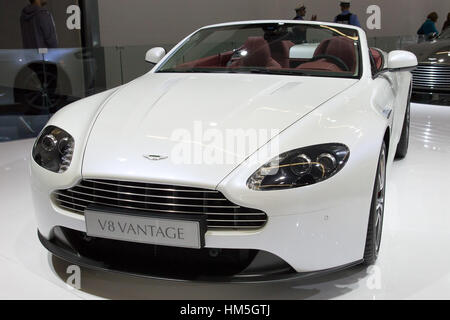 FRANKFURT, GERMANY - SEP 20: Aston Martin V8 Vantage auf der IAA motor Show am Sep 20, 2013 in Frankfurt am Main. Mehr als 1,000 Aussteller aus 35 Ländern Stockfoto