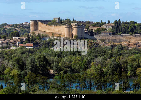Fort Saint-Andre am Mont Andaon in Villeneuve-Les-Avignon, eine Gemeinde im Département Gard in Südfrankreich. Es ist nur auf der anderen Seite des Ri Stockfoto