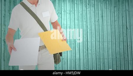 Mittleren Bereich der Lieferung Mann Betrieb Kurier Stockfoto