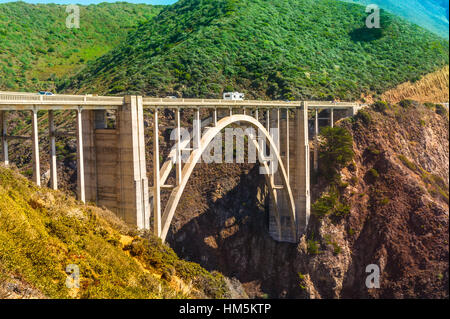 Bixby Creek Bridge am Pacific Coast Highway #1 an der Westküste der USA Reisen südlich nach Los Angeles, Bereich Big Sur, Kalifornien Stockfoto