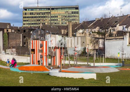 Neue Grüngürtel Duisburg-Nord, Parken in Duisburg-Bruckhausen, Deutschland, Ruhrgebiet, einen neuen Park entlang der ThyssenKrupp-Stahlwerk, wo in früheren Zeiten s Stockfoto